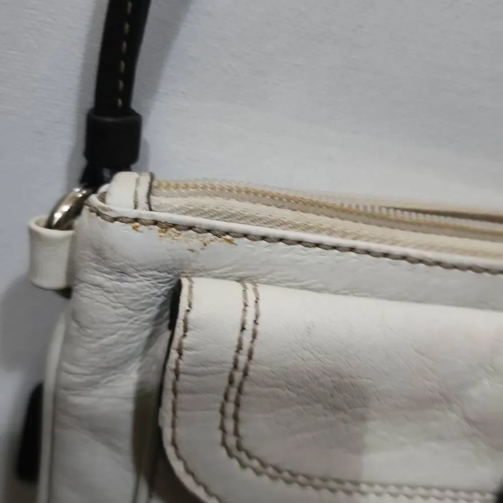 Coach Soho white leather buckle wristlet clutch bag. Y2K